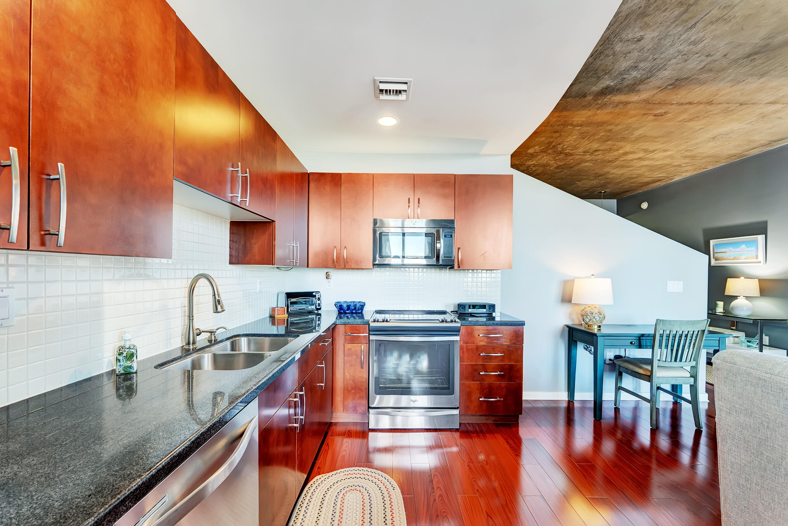 EDGE CONDO - Residential