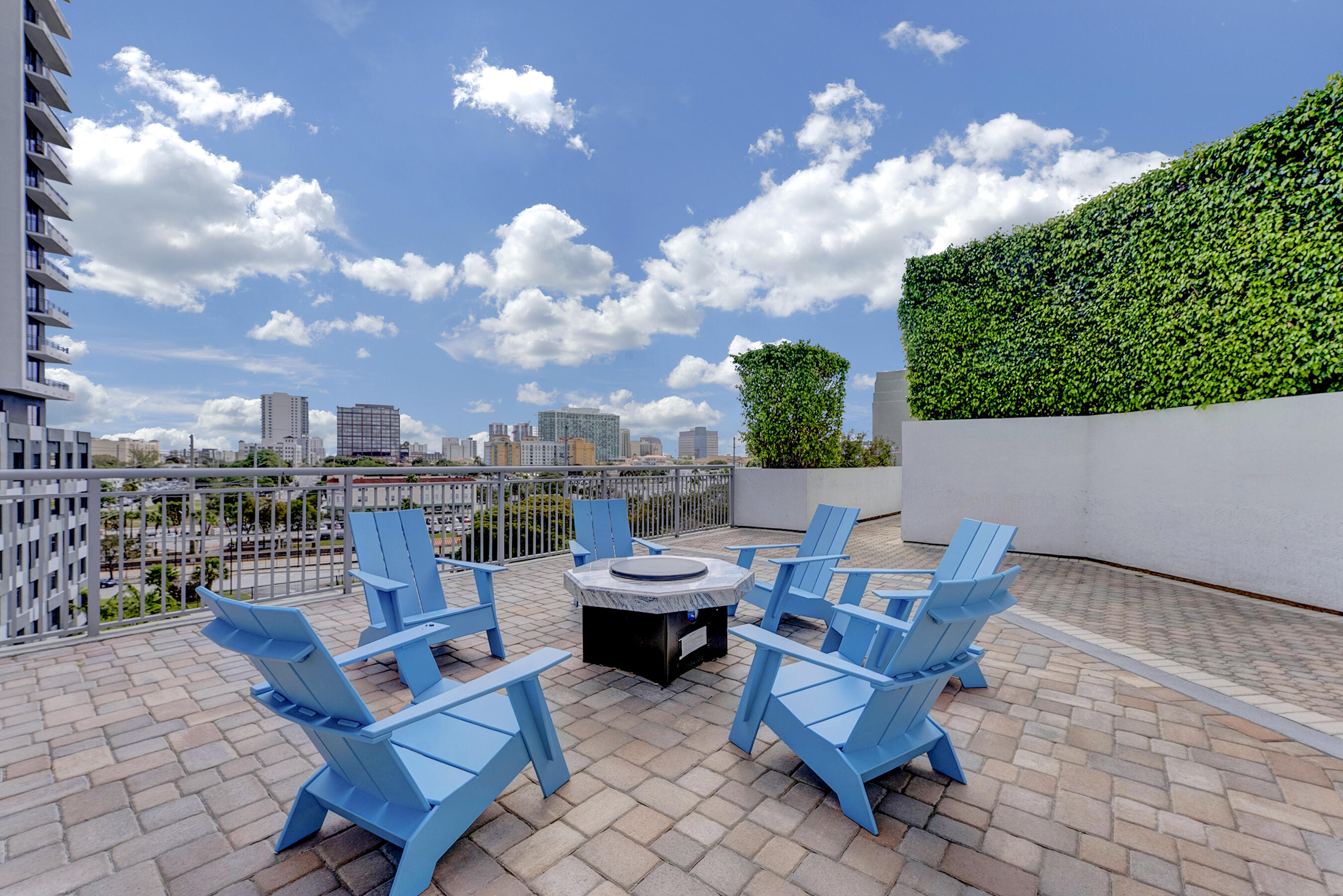 EDGE CONDO - Residential