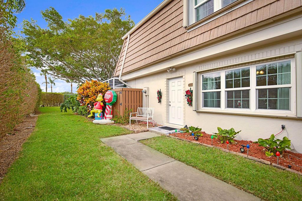 Photo of 11595 Winchester Drive #B, Palm Beach Gardens, FL 33410 (MLS # R10938102)