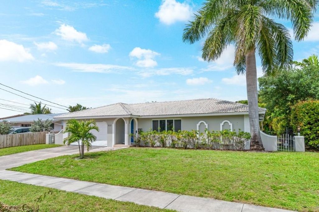 Photo of 1031 SW 11th Street, Boca Raton, FL 33486 (MLS # F10508478)