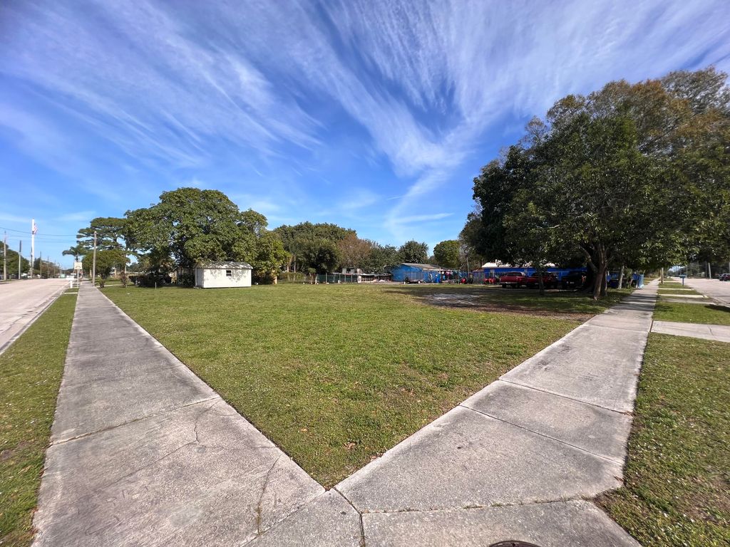 Photo of Fort Pierce, FL 34950 (MLS # R10948783)