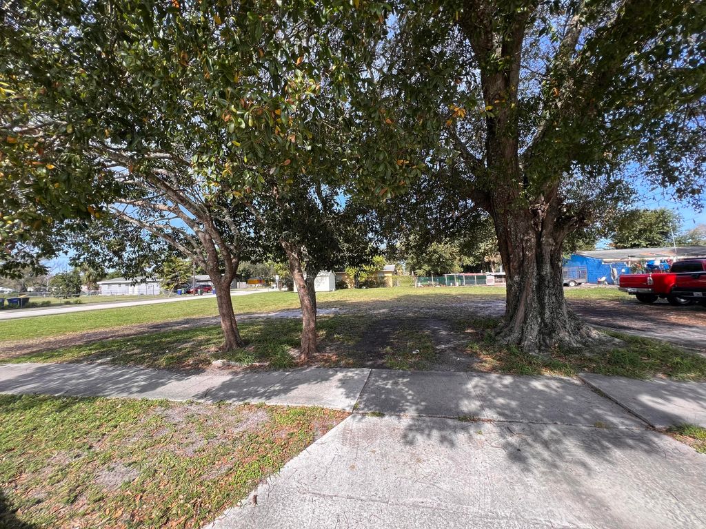 Photo of Fort Pierce, FL 34950 (MLS # R10948783)