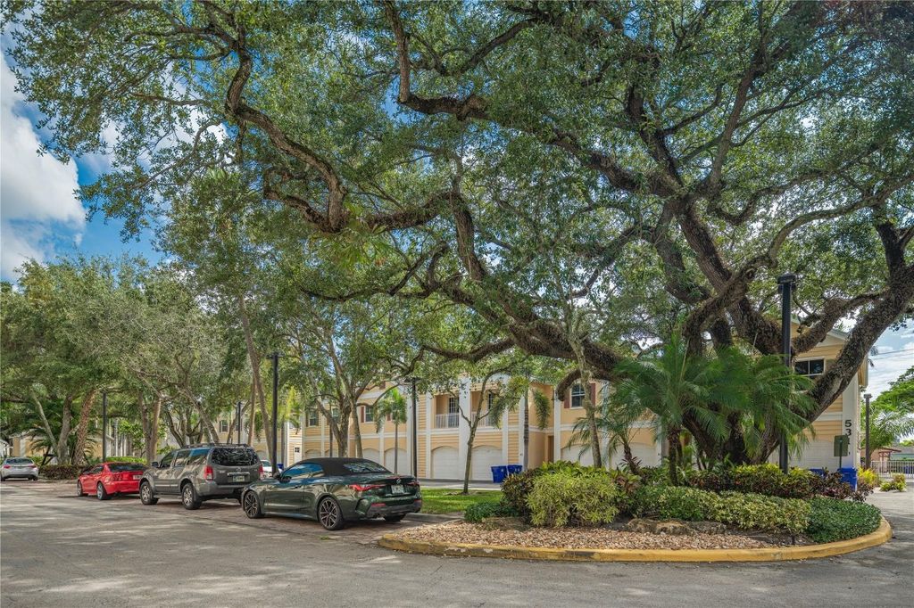 Photo of 535 SW 18th Avenue #31, Fort Lauderdale, FL 33312 (MLS # F10399271)