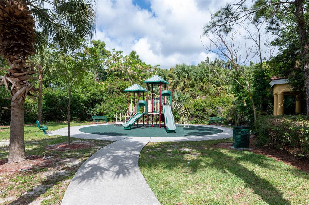 PIPERS CAY CONDO - Residential