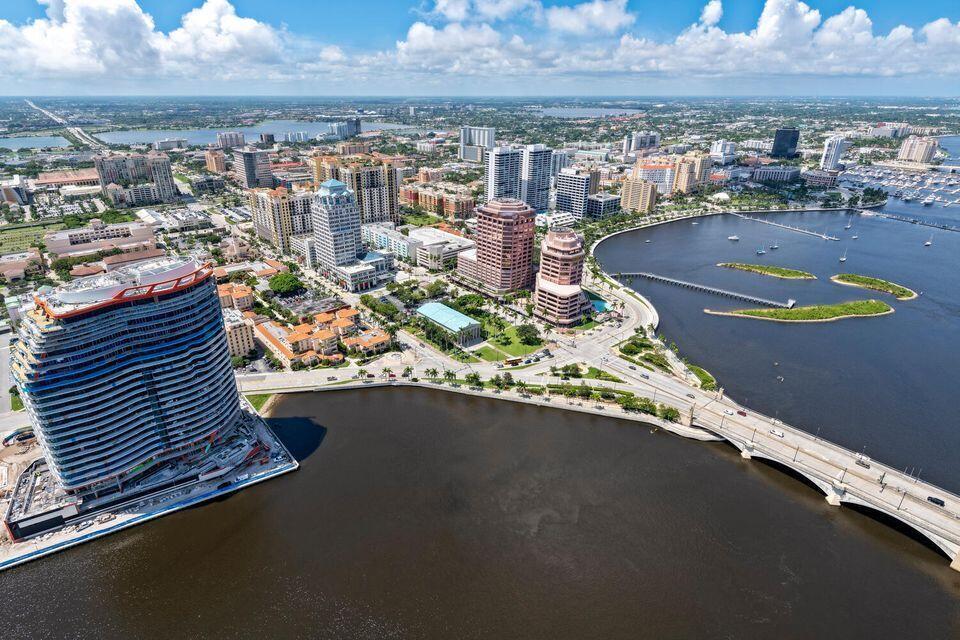 PIPERS CAY CONDO - Residential