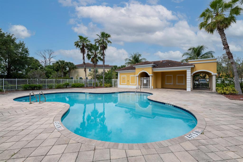 PIPERS CAY CONDO - Residential