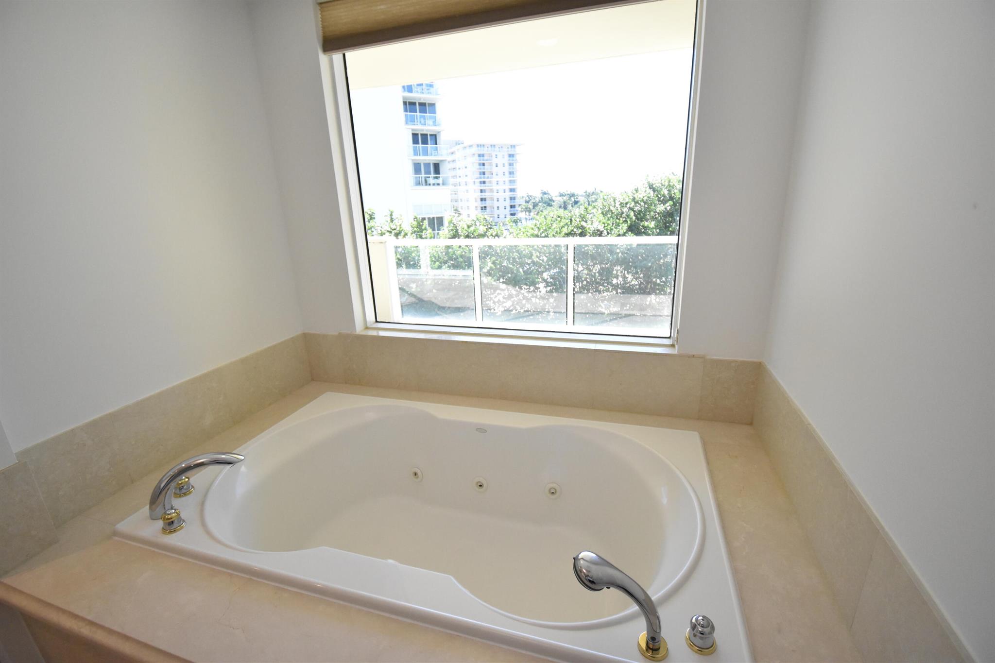 OCEAN GRANDE BEACH & MARI - Residential