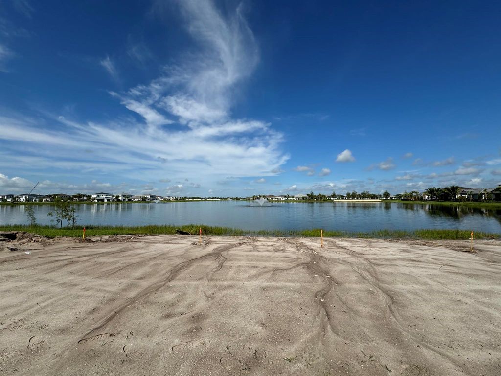 Photo of 10424 Northbrook Circle #84, Palm Beach Gardens, FL 33412 (MLS # R11000137)