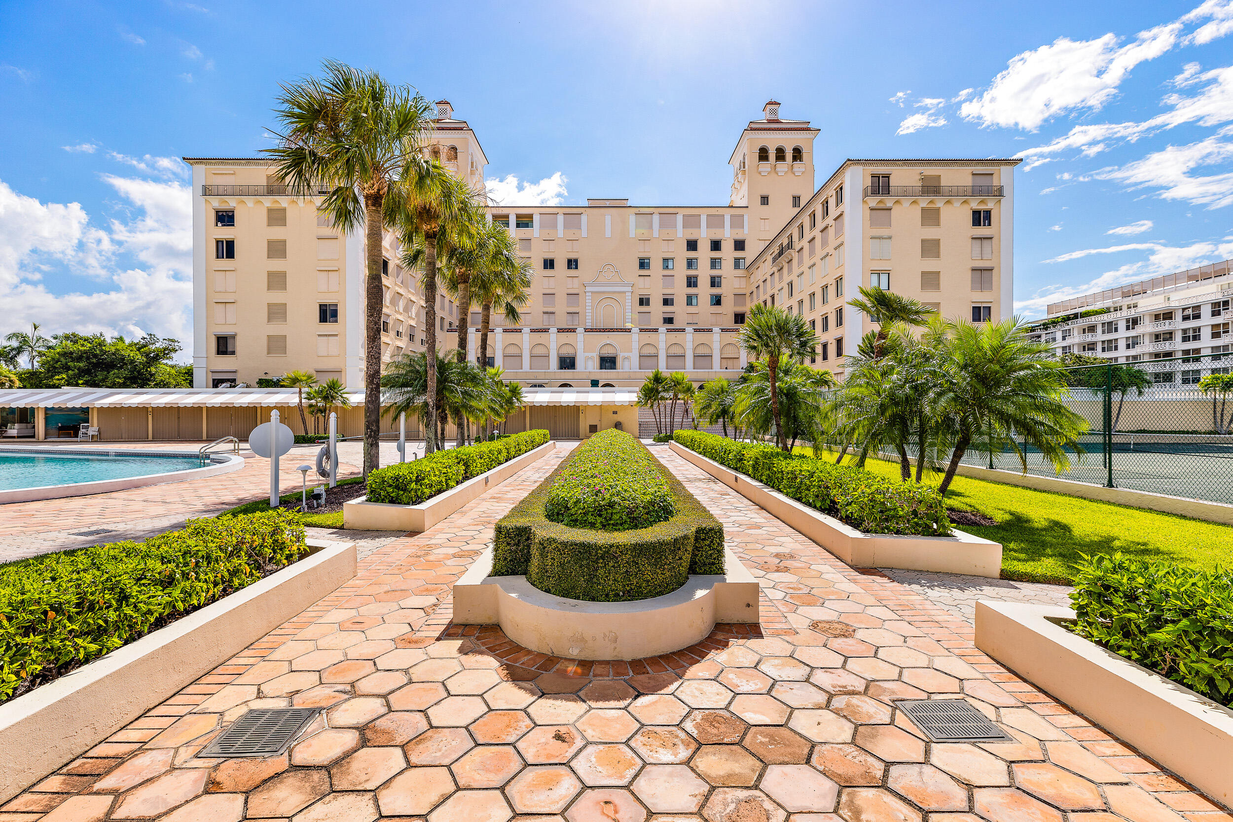 PALM BEACH BILTMORE COND DECL FILED 7-9-80 - Residential
