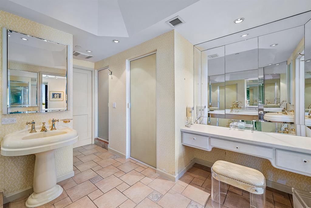 PALM BEACH BILTMORE COND - Residential