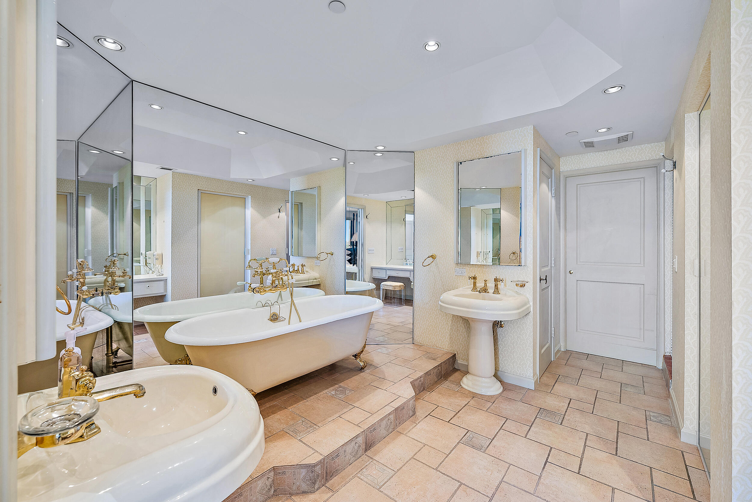 PALM BEACH BILTMORE COND DECL FILED 7-9-80 - Residential