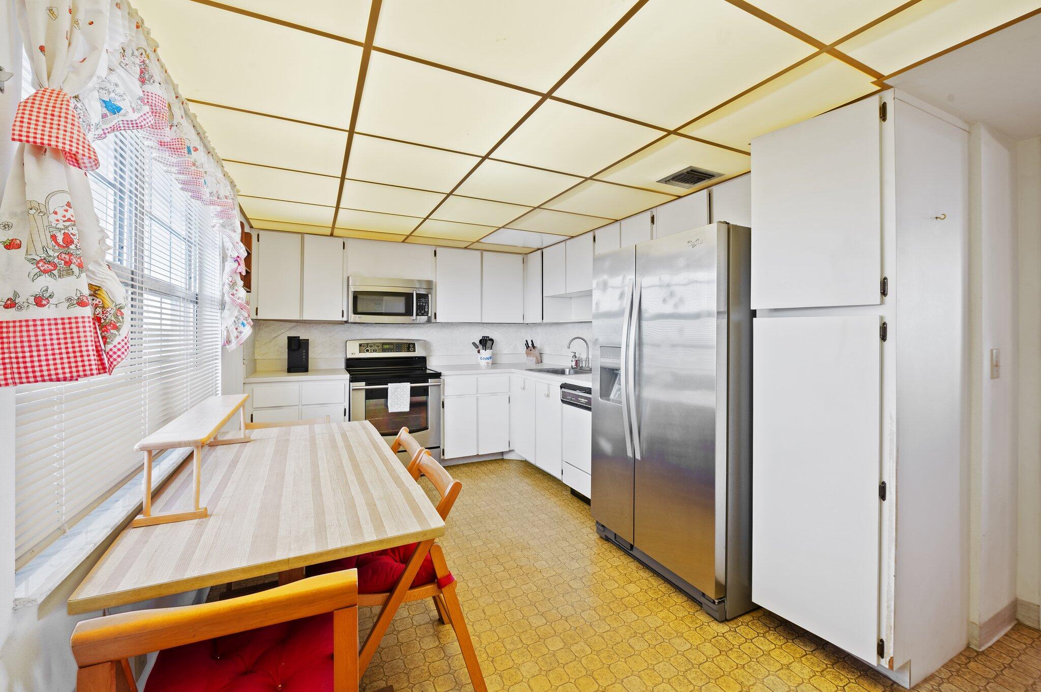 NO 113 PALM-AIRE COUNTRY CLUB - Residential Lease