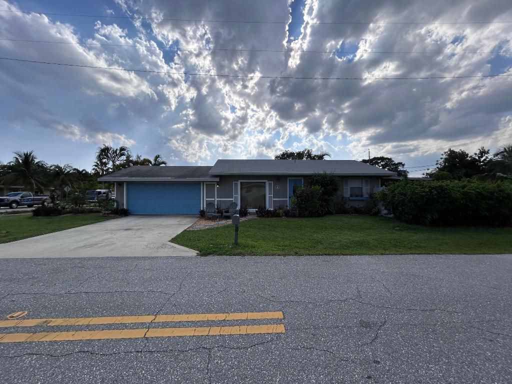 Photo of 119 SW 1st Street, Boynton Beach, FL 33435 (MLS # R10989149)