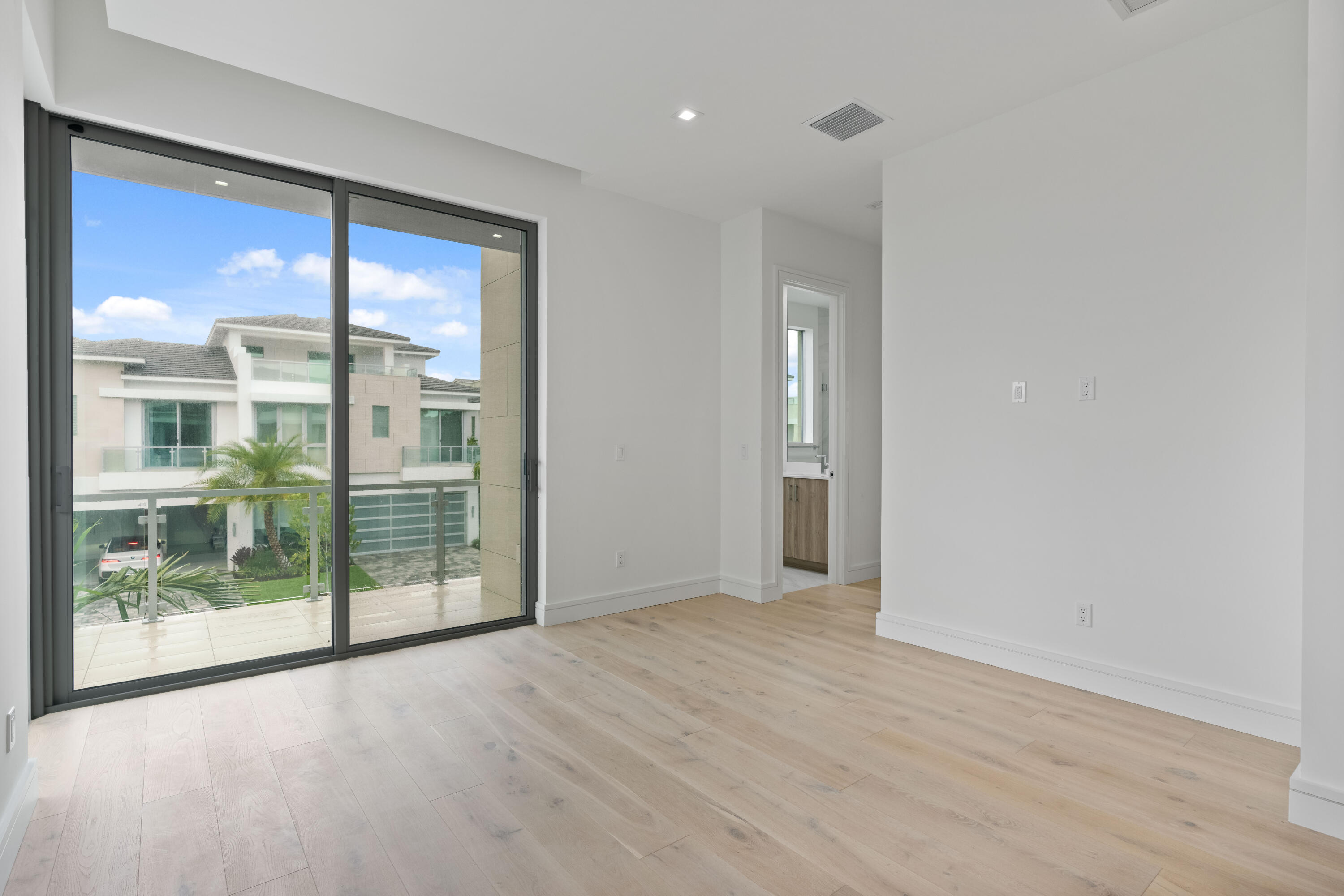 OCEAN ONE - Residential