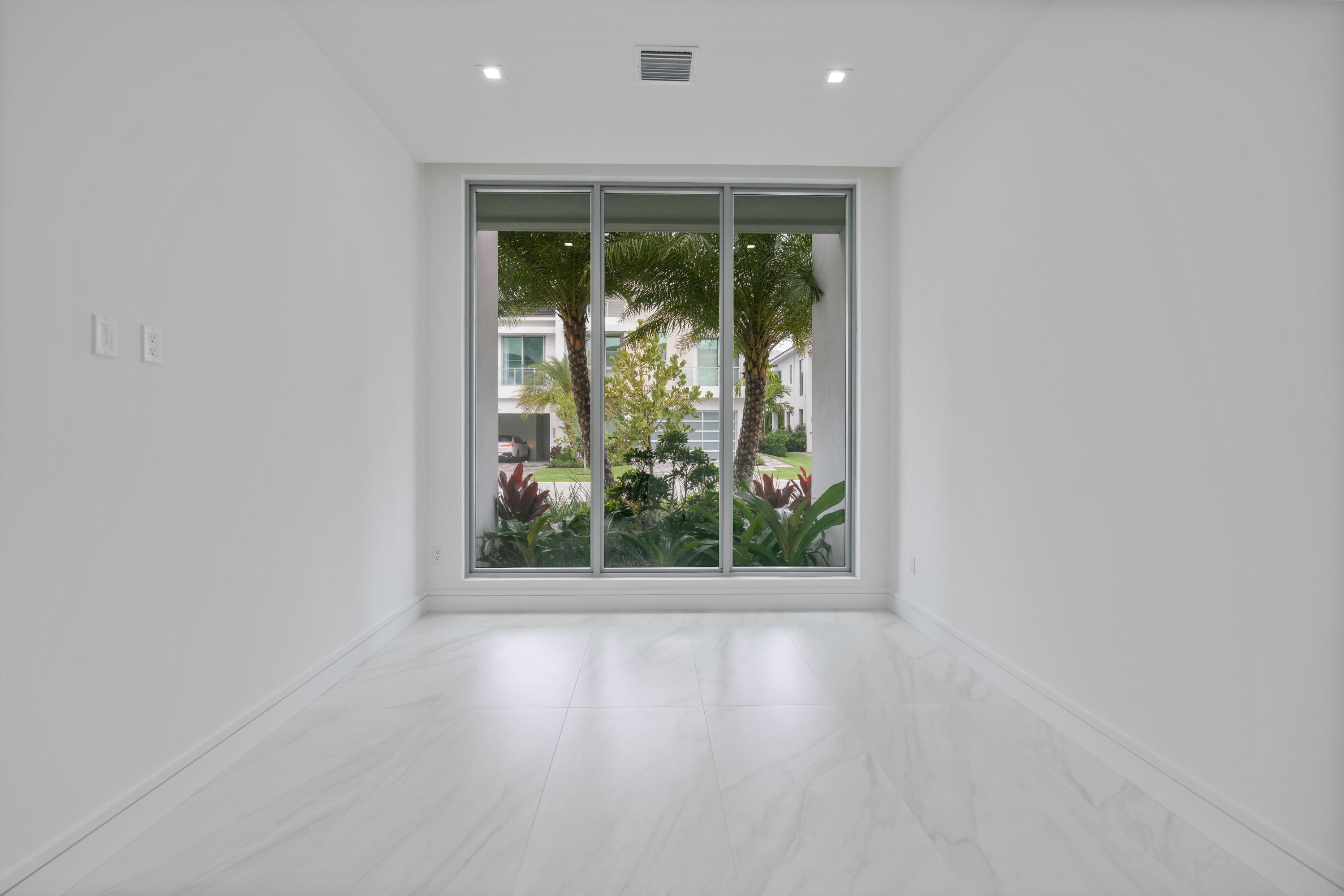 OCEAN ONE - Residential