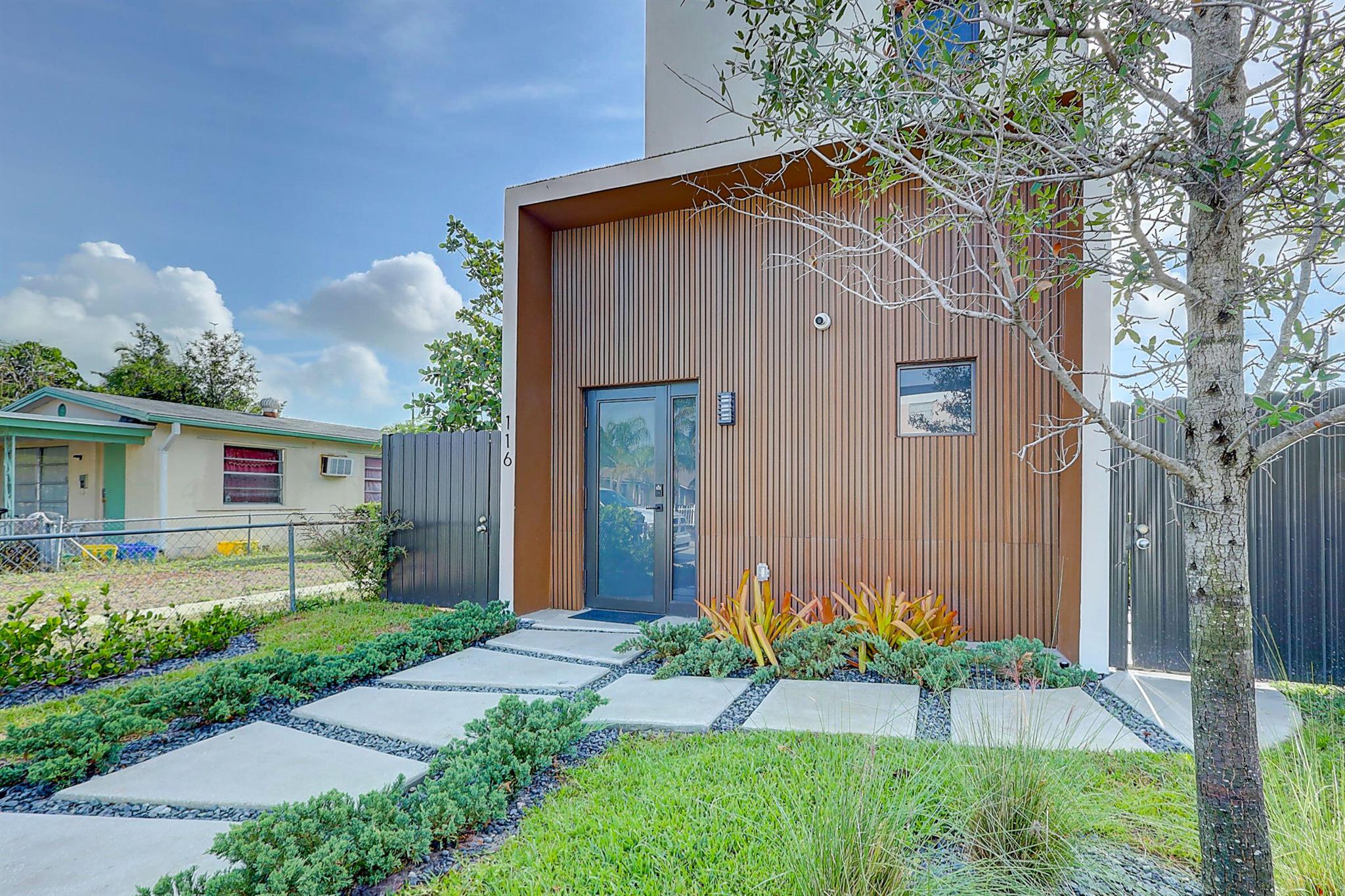 View Lake Worth Beach, FL 33460 house