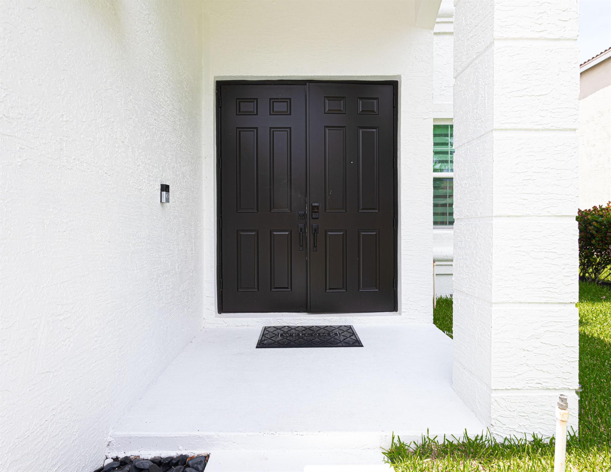 2738 Misty Oaks Circle Royal Circle