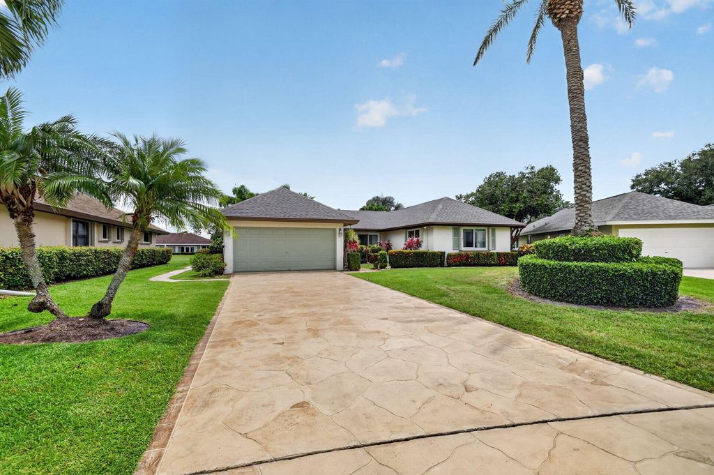 Photo of 10460 Greentrail Drive N, Boynton Beach, FL 33436 (MLS # B26035641)
