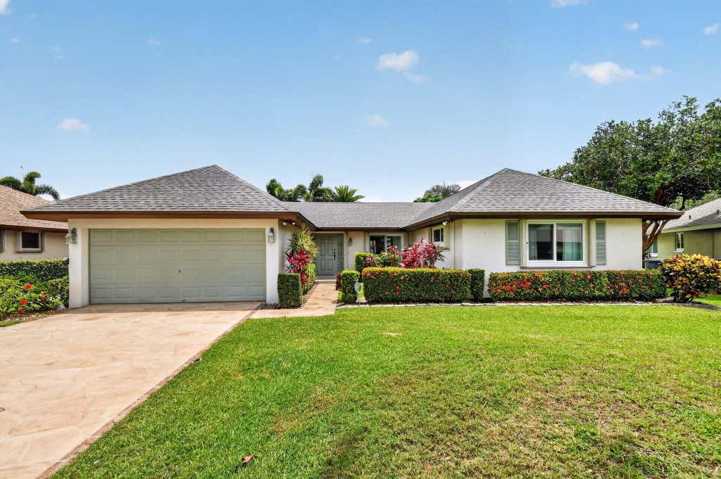 Photo of 10460 Greentrail Drive N, Boynton Beach, FL 33436 (MLS # B26035641)