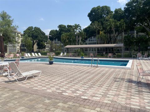 Condominium in Lauderdale Lakes FL 2900 48th Ter Ter.jpg