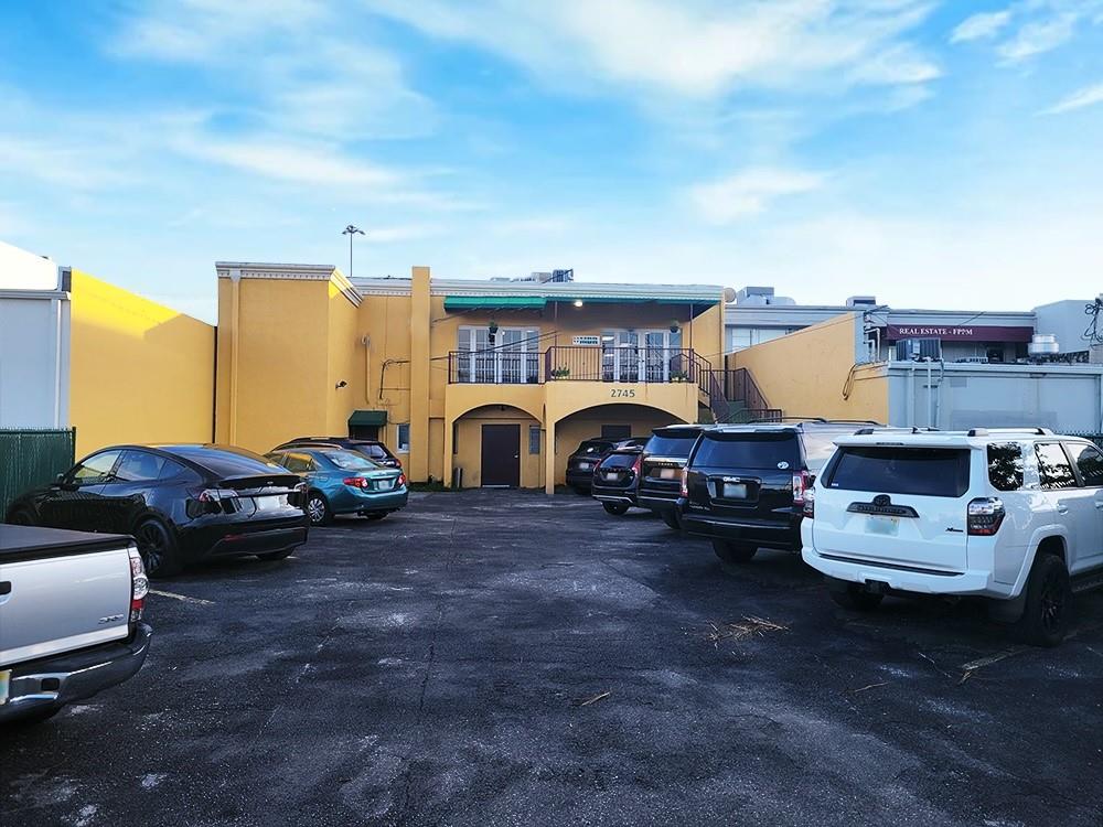 2745 E Oakland Park Blvd