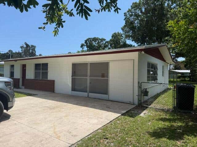 Photo of 304 S 30th Street, Fort Pierce, FL 34947 (MLS # B26047238)