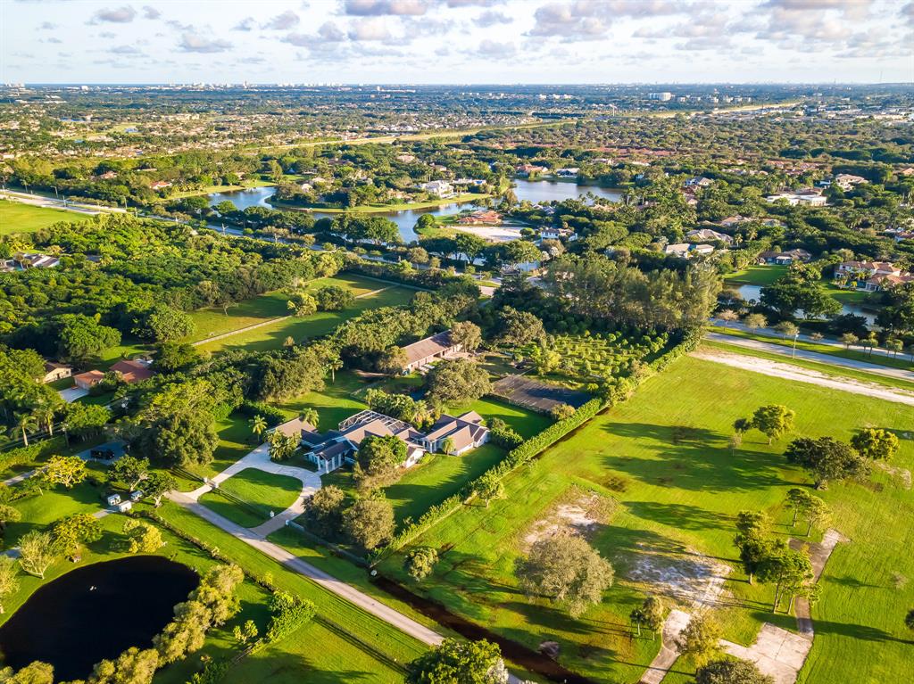 HORSESHOE ACRES - Residential