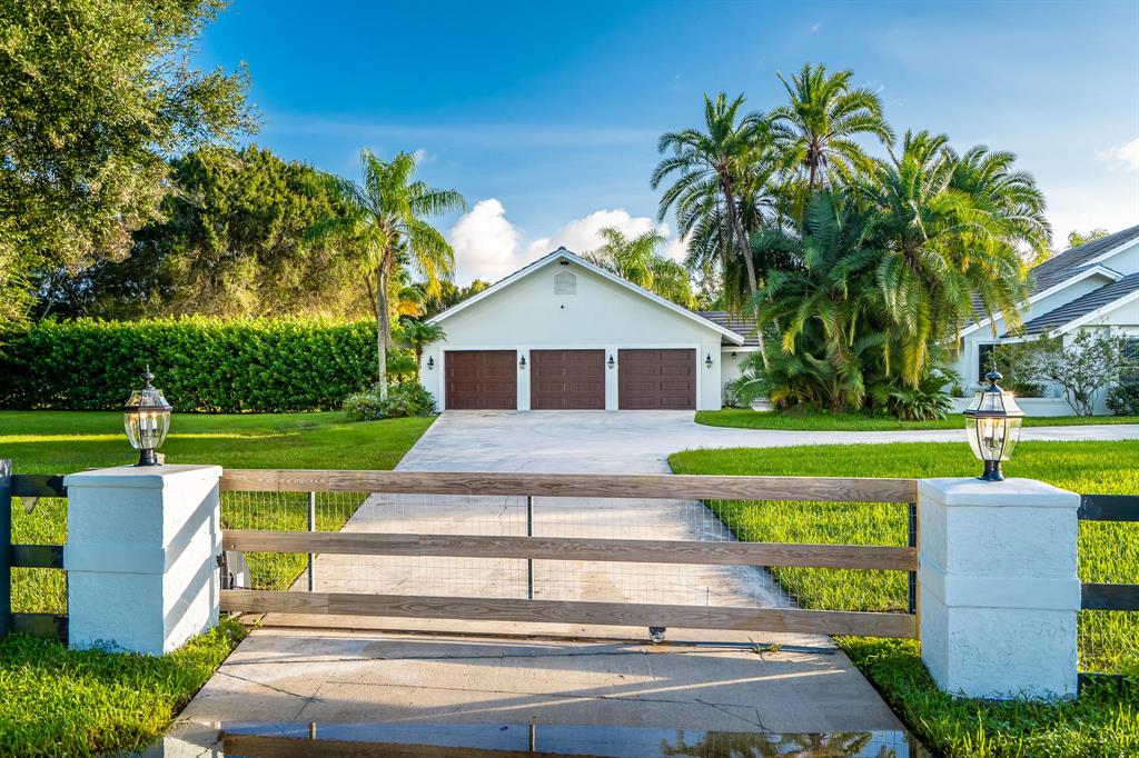 HORSESHOE ACRES - Residential