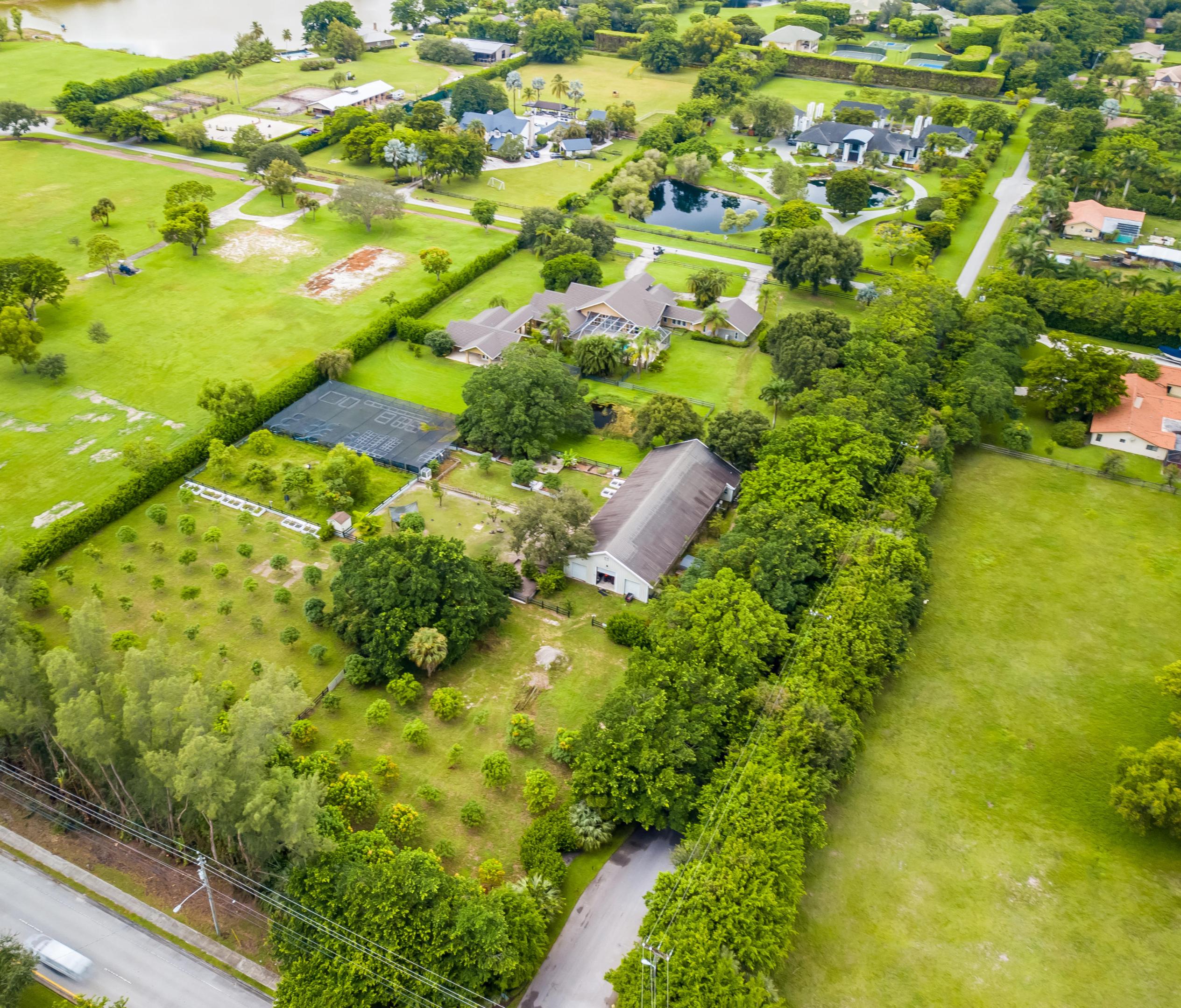 HORSESHOE ACRES - Residential