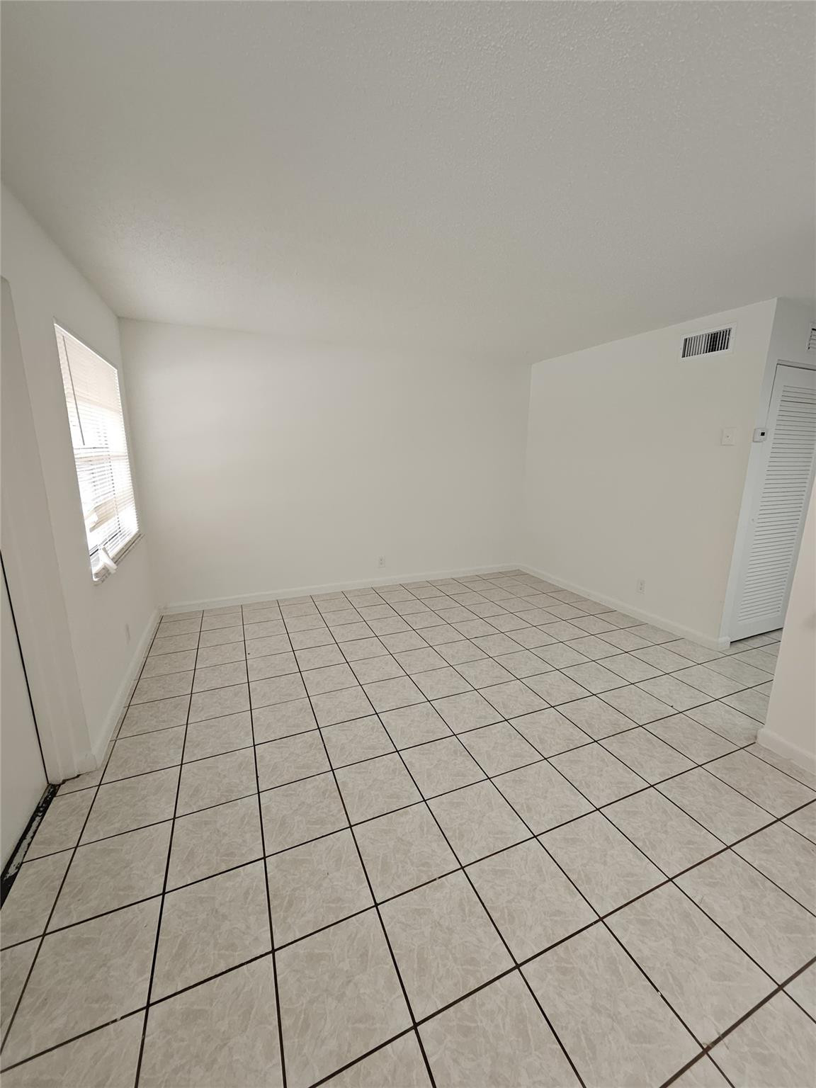 Lauderdale Park 6-33 1/2 - Residential Lease