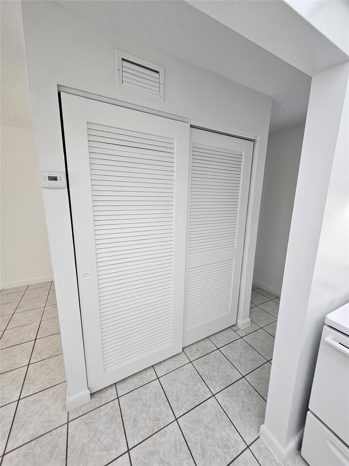 Lauderdale Park 6-33 1/2 - Residential Lease