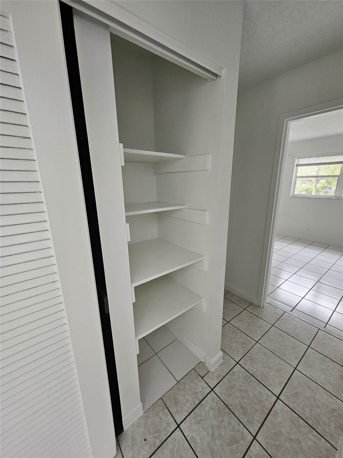 Lauderdale Park 6-33 1/2 - Residential Lease