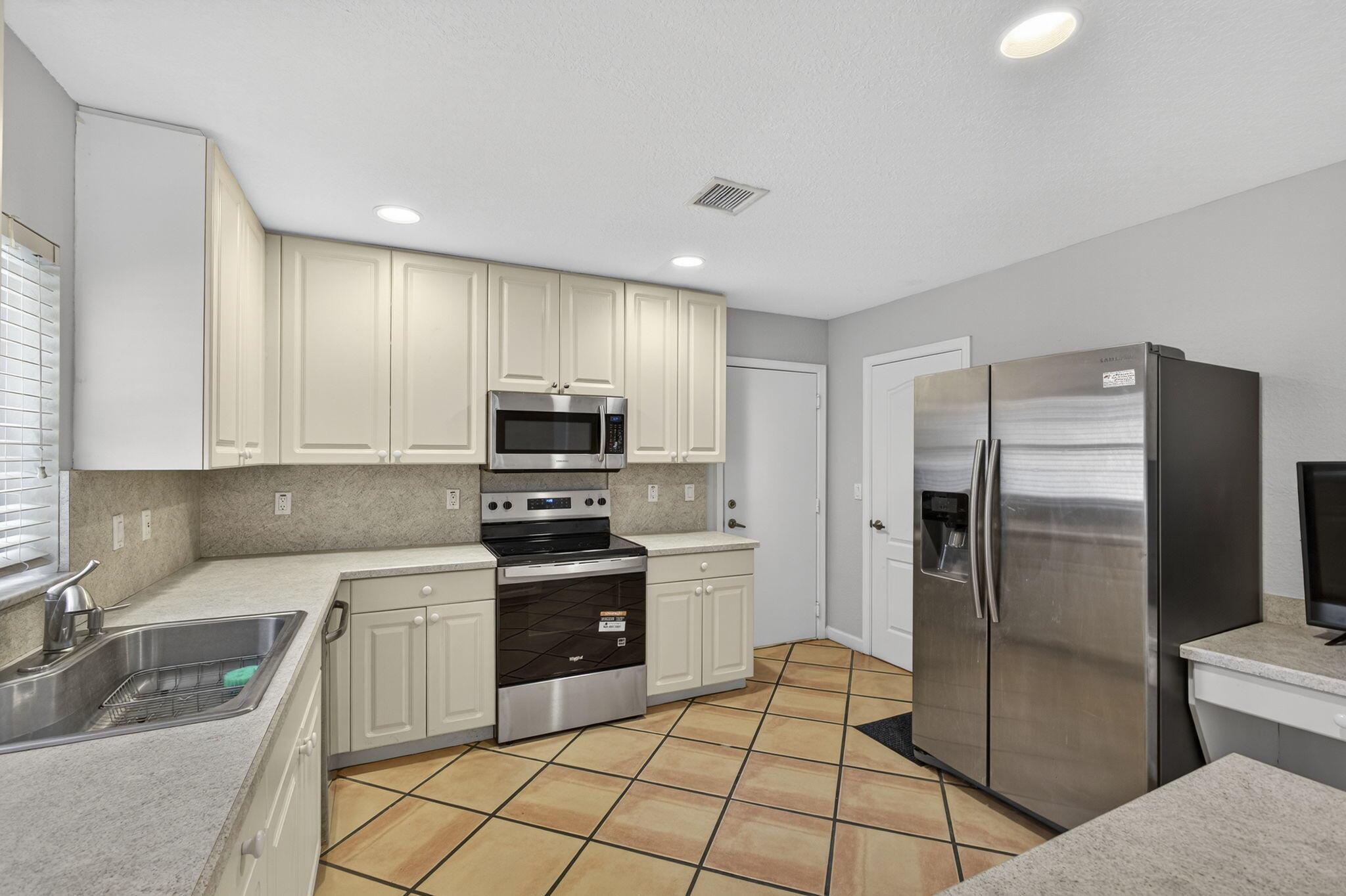 WINDWARD ISLE REPL - Residential Lease