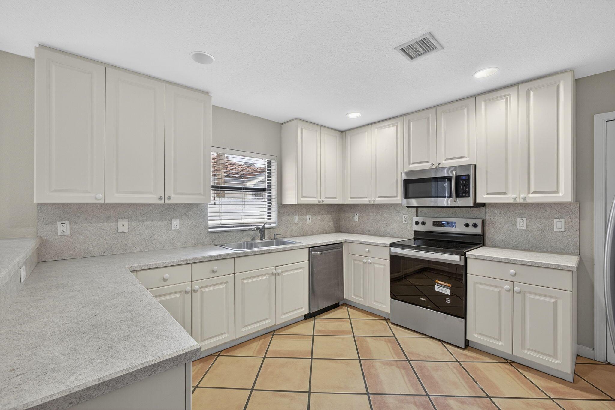 WINDWARD ISLE REPL - Residential Lease