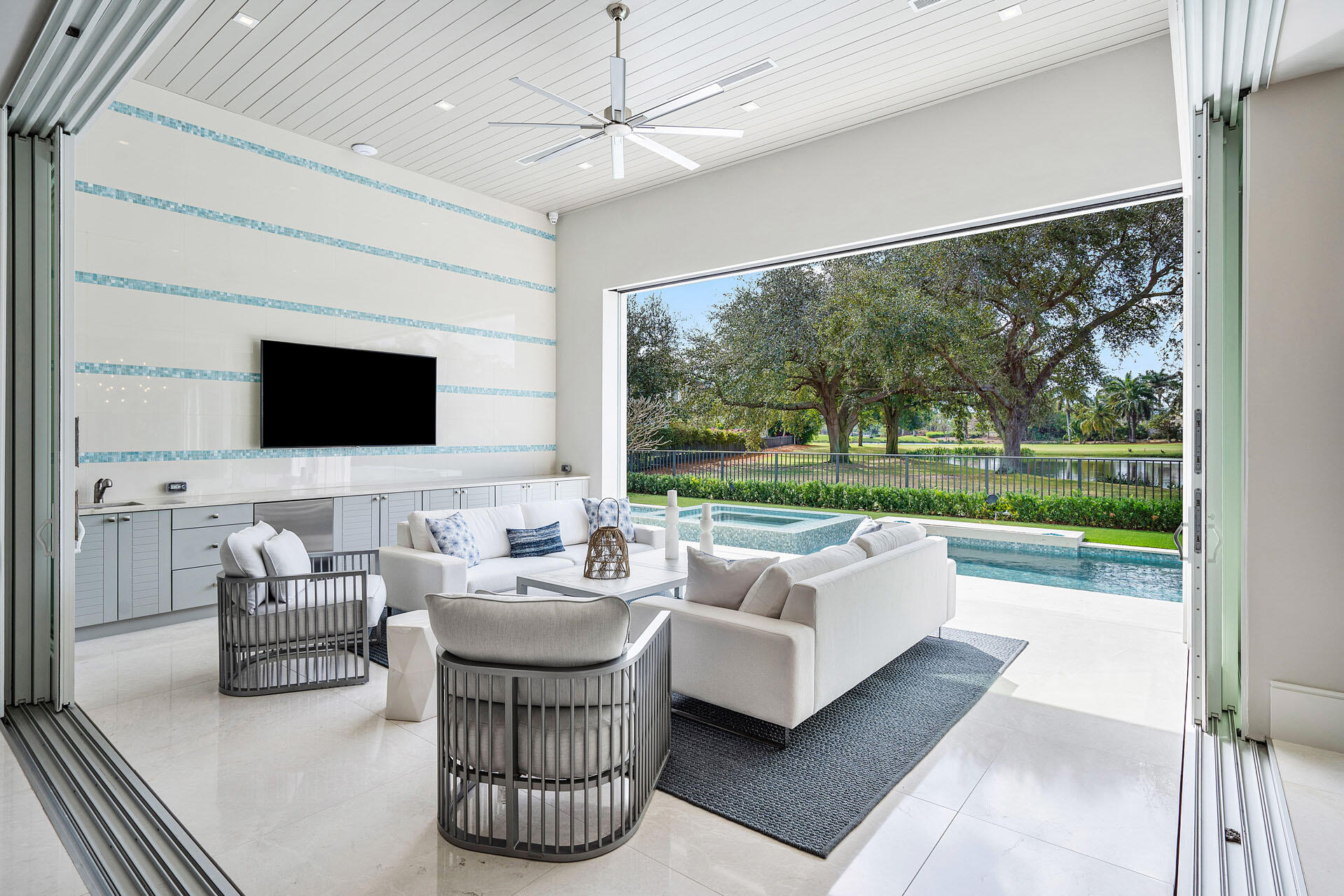 ROYAL PALM YACHT & COUNTR - Residential