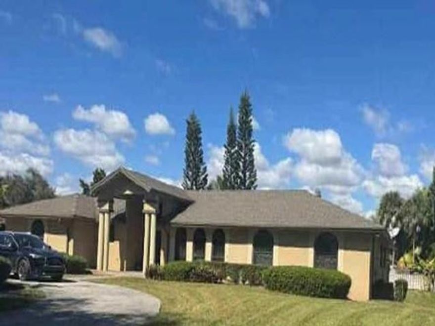 AUCTION - OCCUPIED. This spacious 4 bed, 3 bath ranch home offers ample room to relax and entertain.Home is located on a spacious fenced lot with an outdoor patio and in-ground pool. The home is located nearmajor roads, shopping and other amenities. The large driveway offers parking for up to 7 cars. Imagine all thepossibilities here. Come create your dream space. Home is sold as-is with NO property disclosure or inspection reports, NO LEASE in place, NO interior photos, NO ACCESS - - the seller does not represent or guaranteeoccupancy status. Please DO NOT DISTURB the occupant. "As is" CASH ONLY sale with no contingencies orinspections. Buyer will be responsible for obtaining possession of the property upon closing.