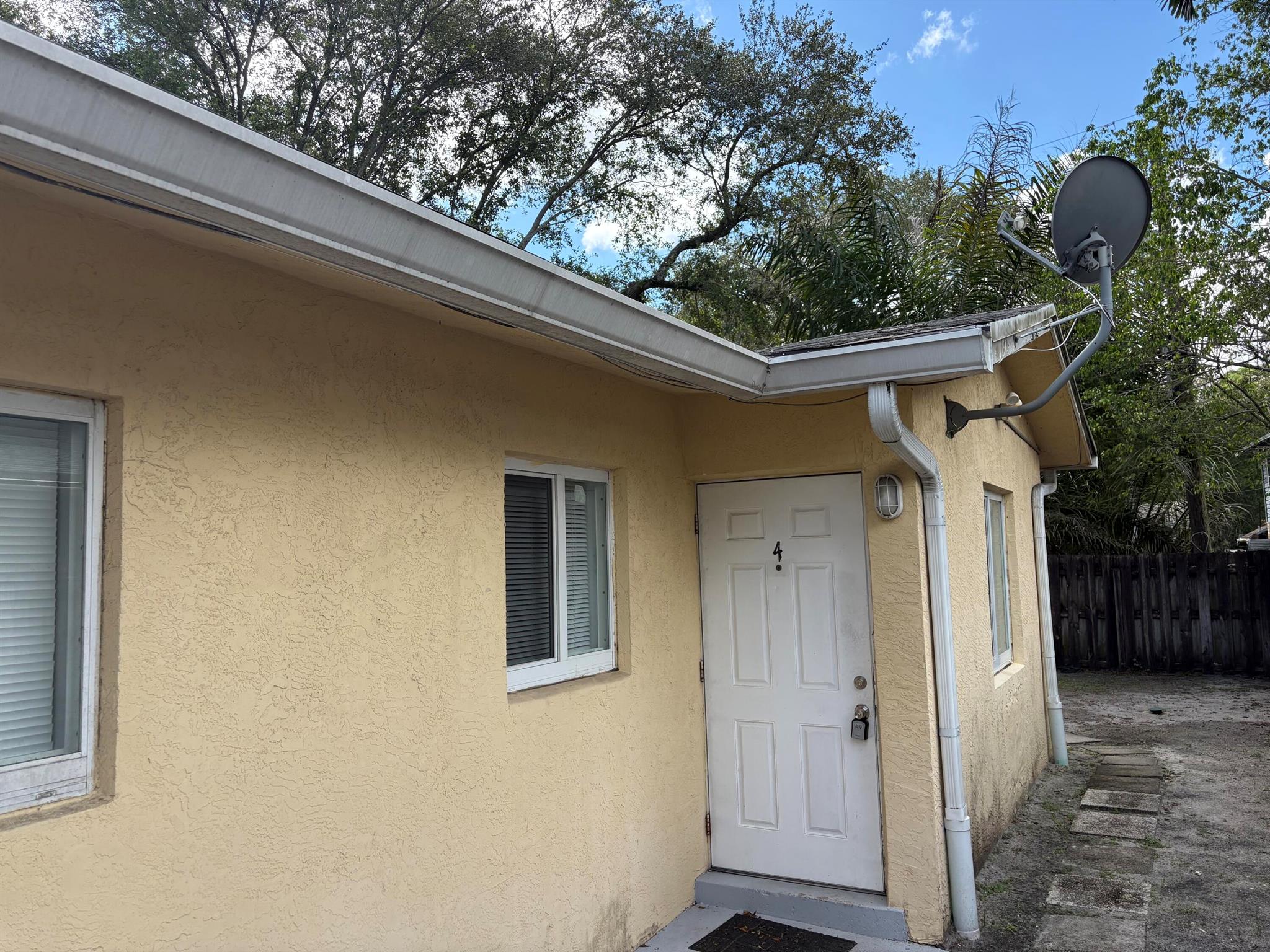 RIVERSIDE ADD AMEN PLAT - Residential Lease