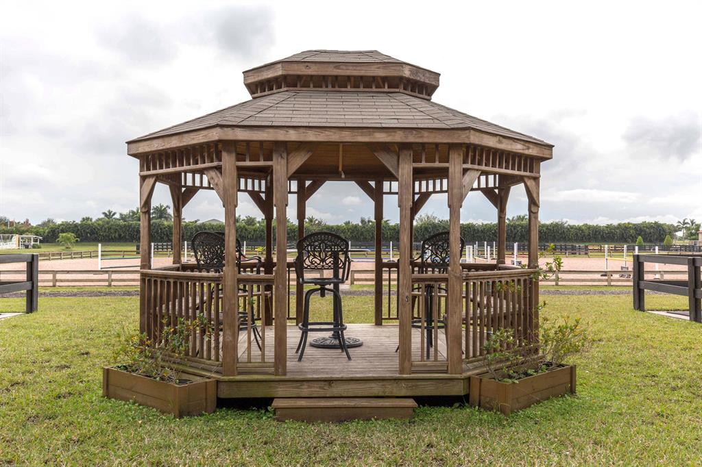 PALM BEACH POINT EAST - Residential