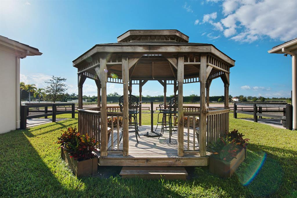 PALM BEACH POINT EAST - Residential