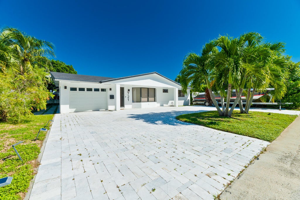Photo of 721 SE 5th Court, Pompano Beach, FL 33060 (MLS # B26092849)