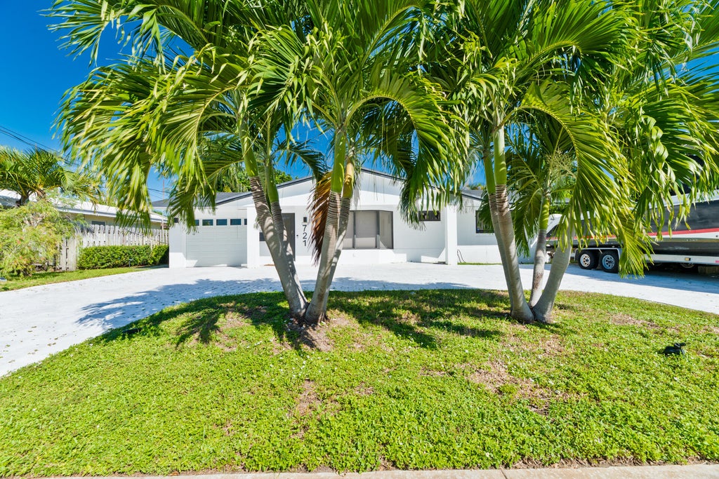 Photo of 721 SE 5th Court, Pompano Beach, FL 33060 (MLS # B26092849)