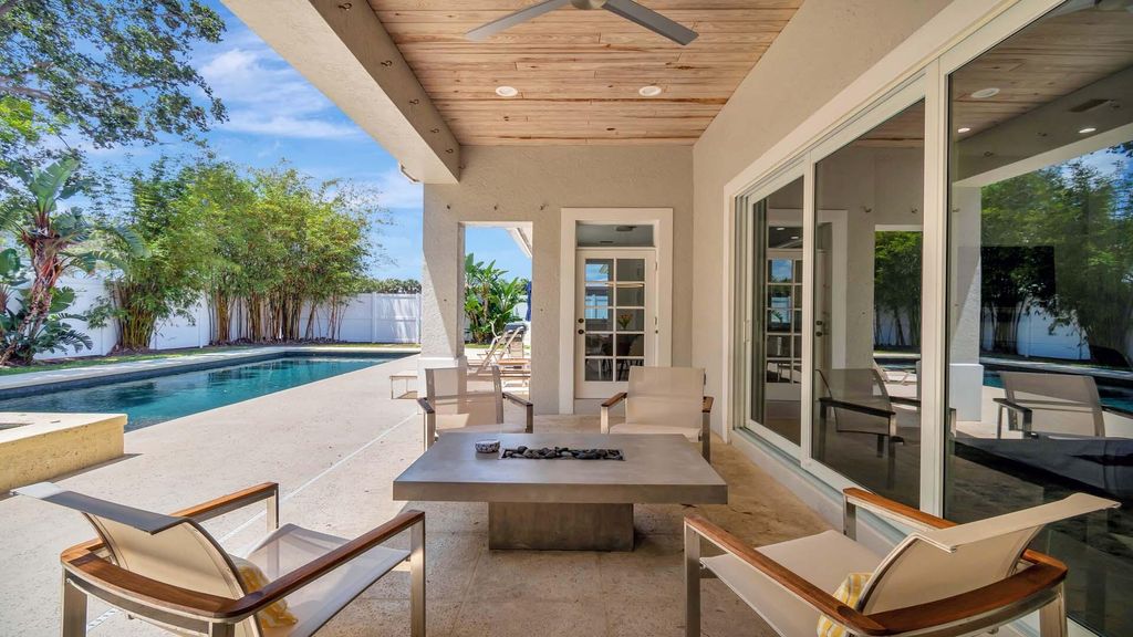 Photo of 514 NW 13th Street, Delray Beach, FL 33444 (MLS # R11167940)