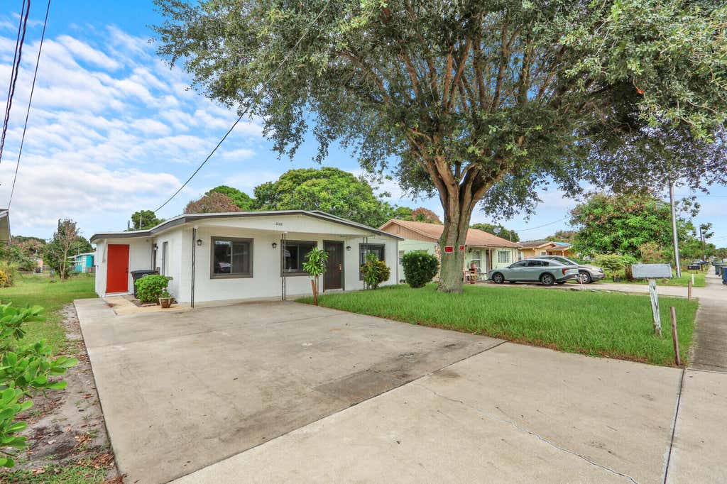 Photo of 2008 Avenue N, Fort Pierce, FL 34950 (MLS # B26061038)