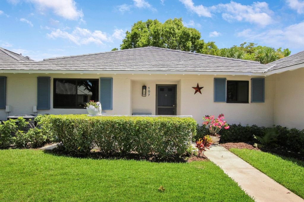 Photo of 107 Club Drive, Palm Beach Gardens, FL 33418 (MLS # R11131221)