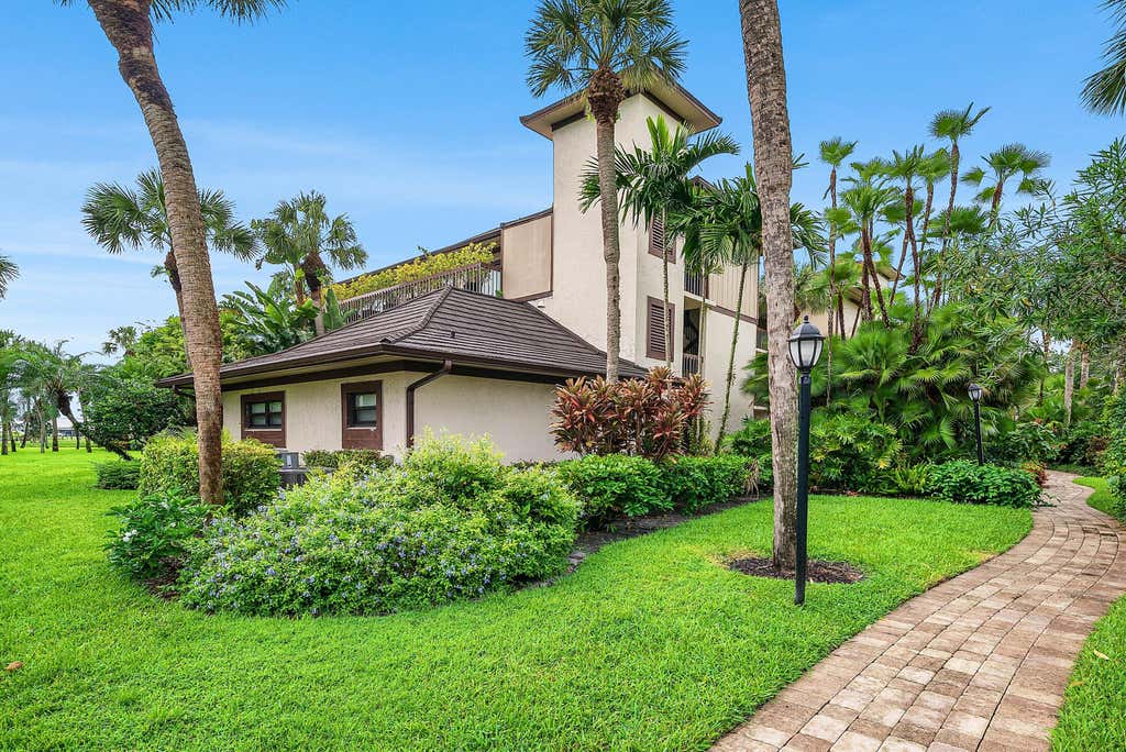 Photo of 13388 POLO Road W #0201, Wellington, FL 33414 (MLS # B26060372)