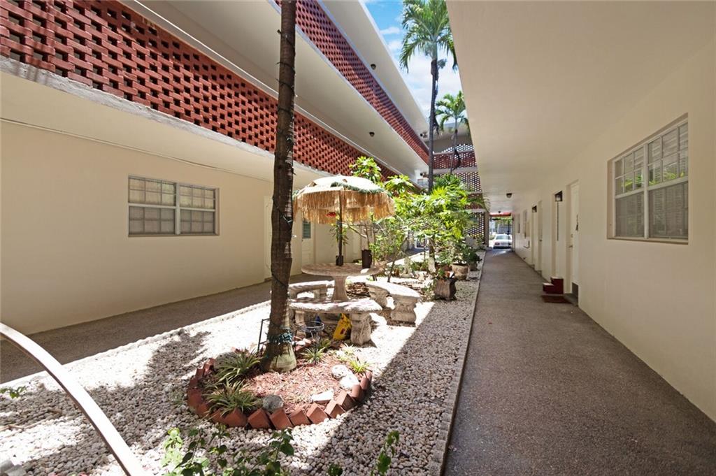 COACH HOUSE EAST & WEST - Residential