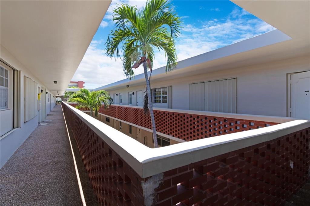 COACH HOUSE EAST & WEST - Residential