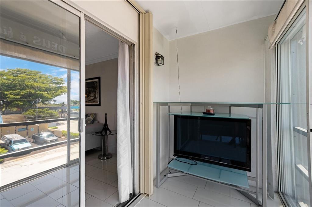 COACH HOUSE EAST & WEST - Residential