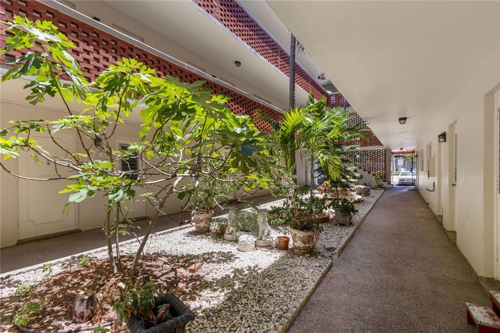 COACH HOUSE EAST & WEST - Residential