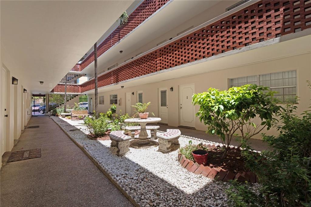 COACH HOUSE EAST & WEST - Residential